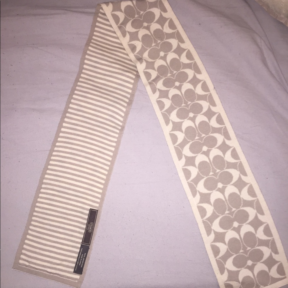 Authentic Coach Wool Scarf 💜